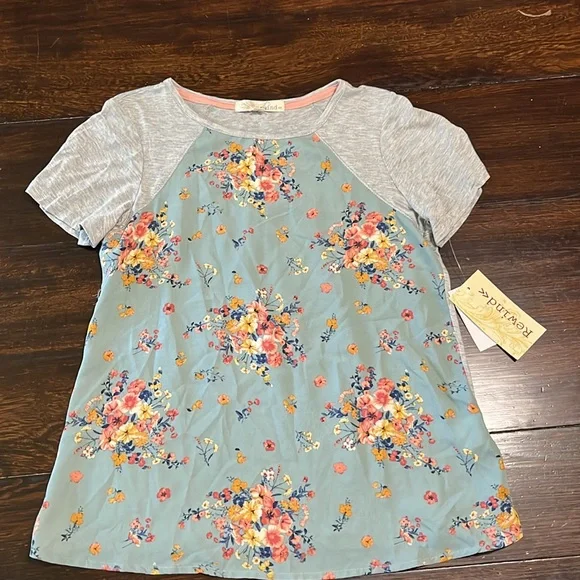 Rewind brand new gray and blue floral Tshirt - Picture 6 of 7